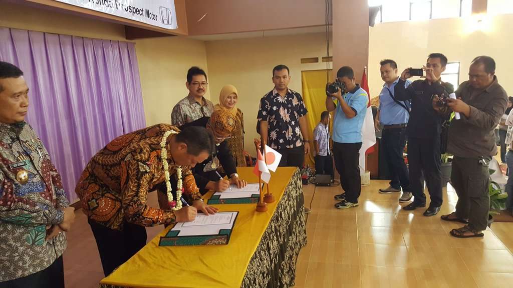 Honda Gandeng SMK Gelar Program Pendidikan Teknisi Honda Honda Gandeng SMK Gelar Program Pendidikan Teknisi Honda