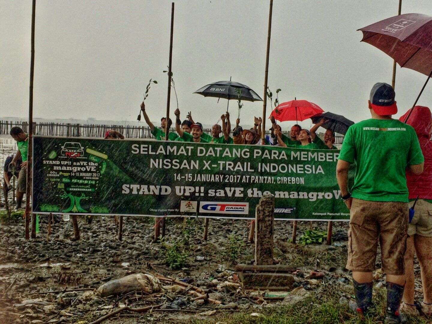 Komunitas Nissan XTrail Indonesia Tanam Ribuan Pohon di Cirebon Komunitas Nissan XTrail Indonesia Tanam Ribuan Pohon di Cirebon