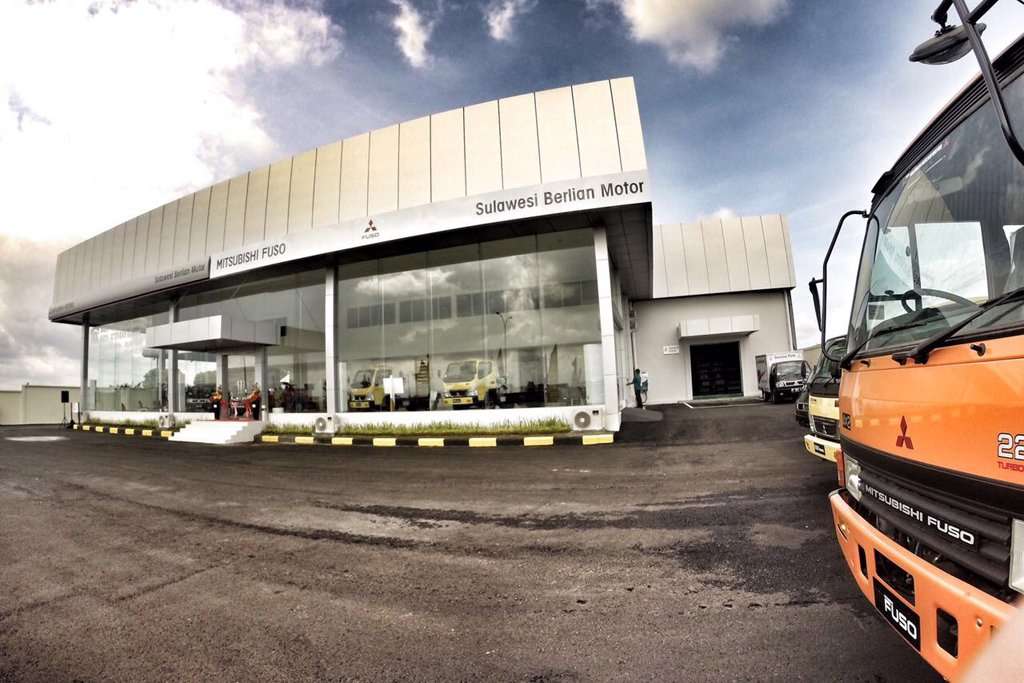 Mitsubishi Fuso Tancap Gas Buka Diler ke-254 di Makassar Mitsubishi Fuso Tancap Gas Buka Diler ke-254 di Makassar