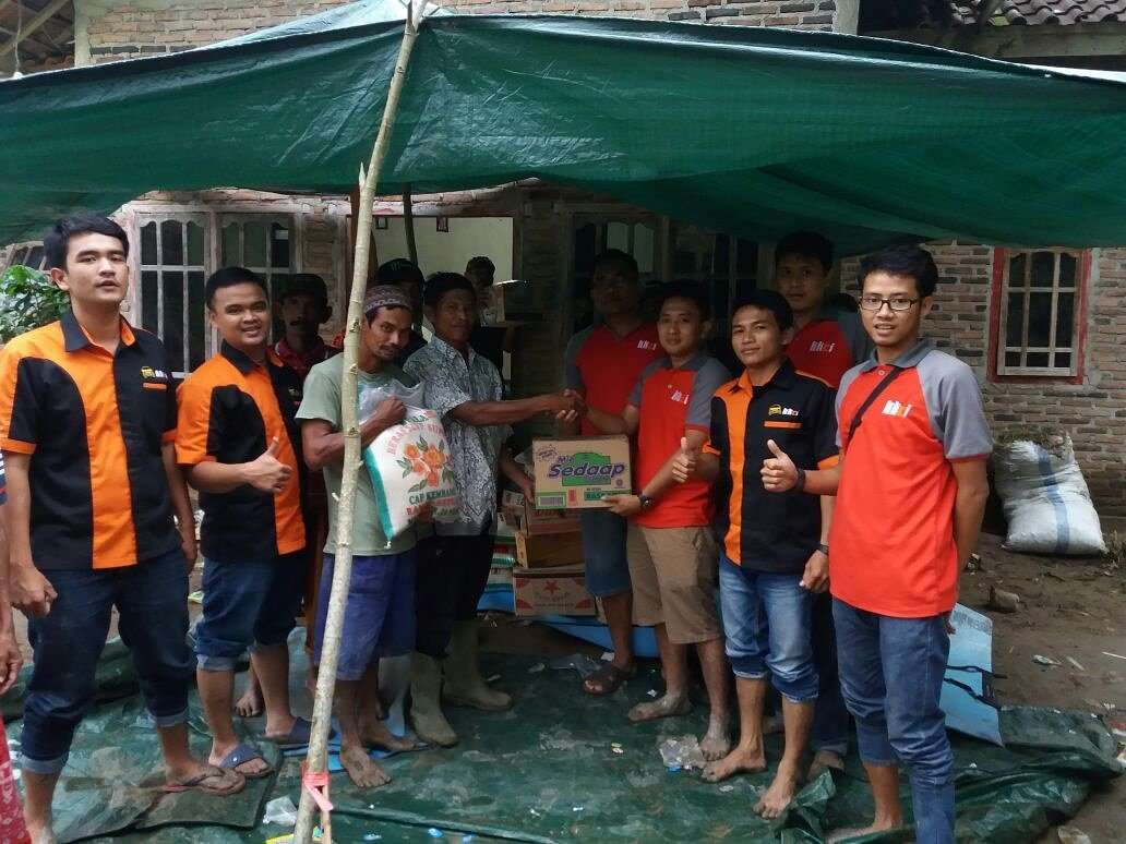 KKCI Lampung Blusukan Bantu Korban Banjir KKCI Lampung Blusukan Bantu Korban Banjir