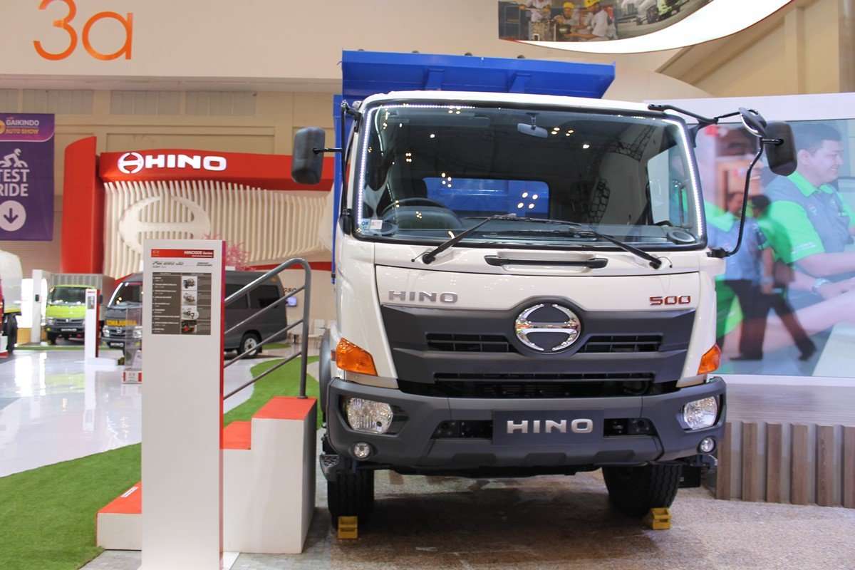 Hino Cetak Kenaikan Penjualan 1,2% Pada Tahun 2016 Hino Cetak Kenaikan Penjualan 1,2% Pada Tahun 2016
