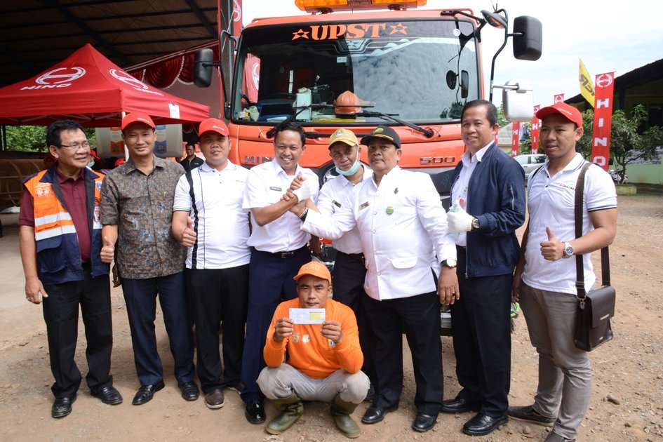 Hino Lakukan Uji Emisi Armada Truk Sampah Hino Lakukan Uji Emisi Armada Truk Sampah
