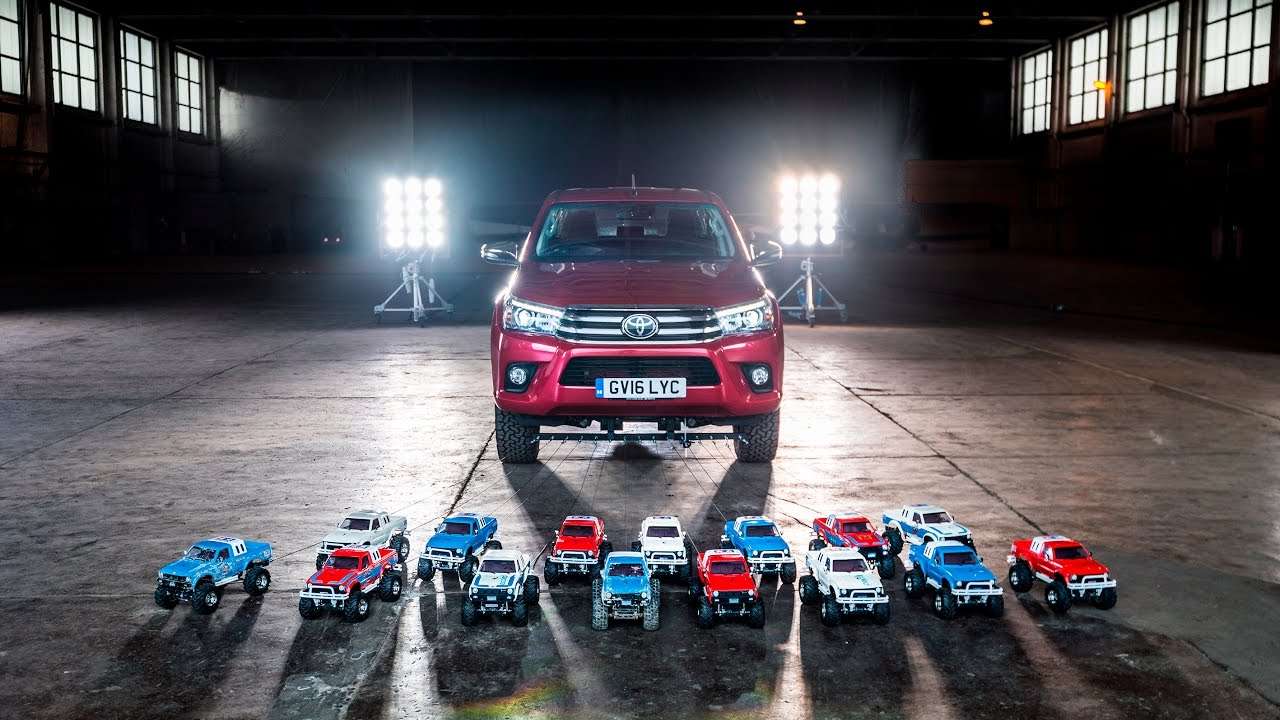 VIDEO: Toyota Hilux RC Vs Tamiya Bruiser VIDEO: Toyota Hilux RC Vs Tamiya Bruiser