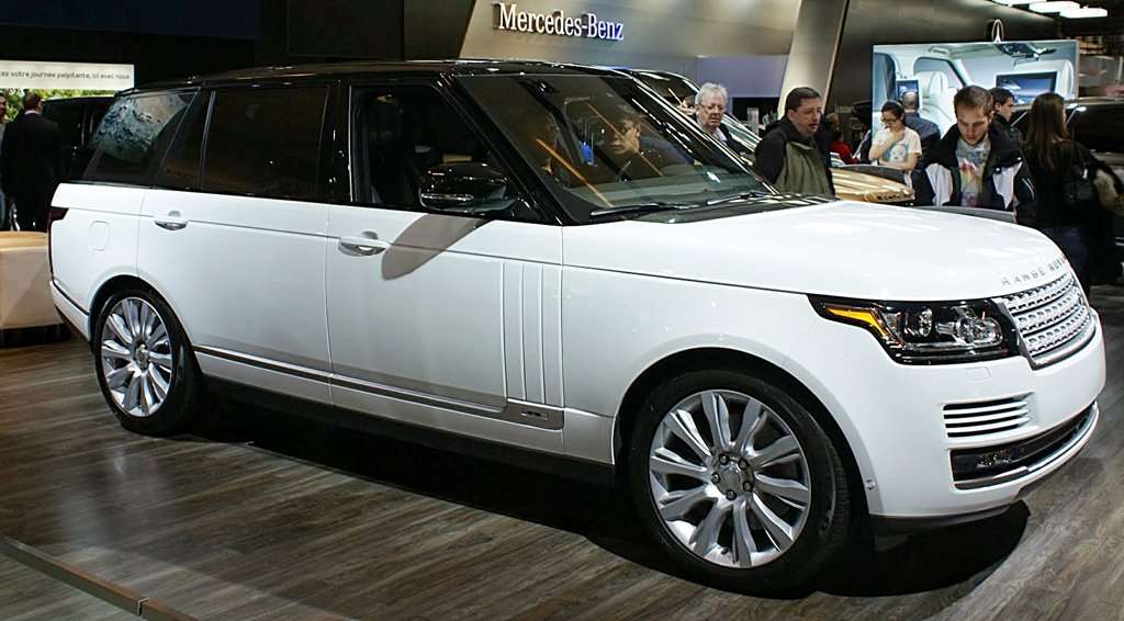 Land Rover Vogue 3.0 LWB Pastikan Jadi Backbone Baru di Indonesia. Land Rover Vogue 3.0 LWB Pastikan Jadi Backbone Baru di Indonesia.