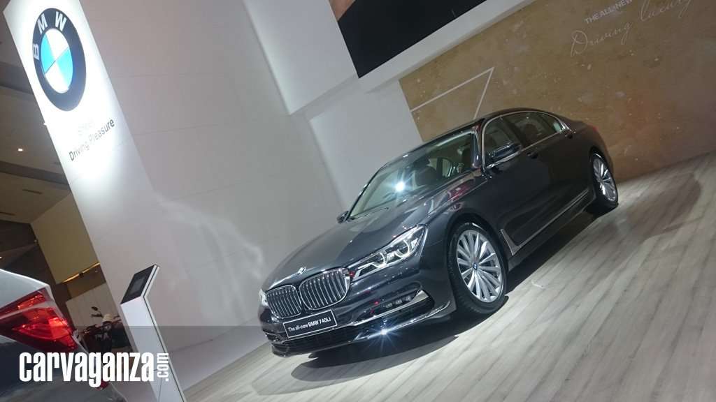 BMW Seri 7 Punya Fitur Bisa Parkir Sendiri BMW Seri 7 Punya Fitur Bisa Parkir Sendiri