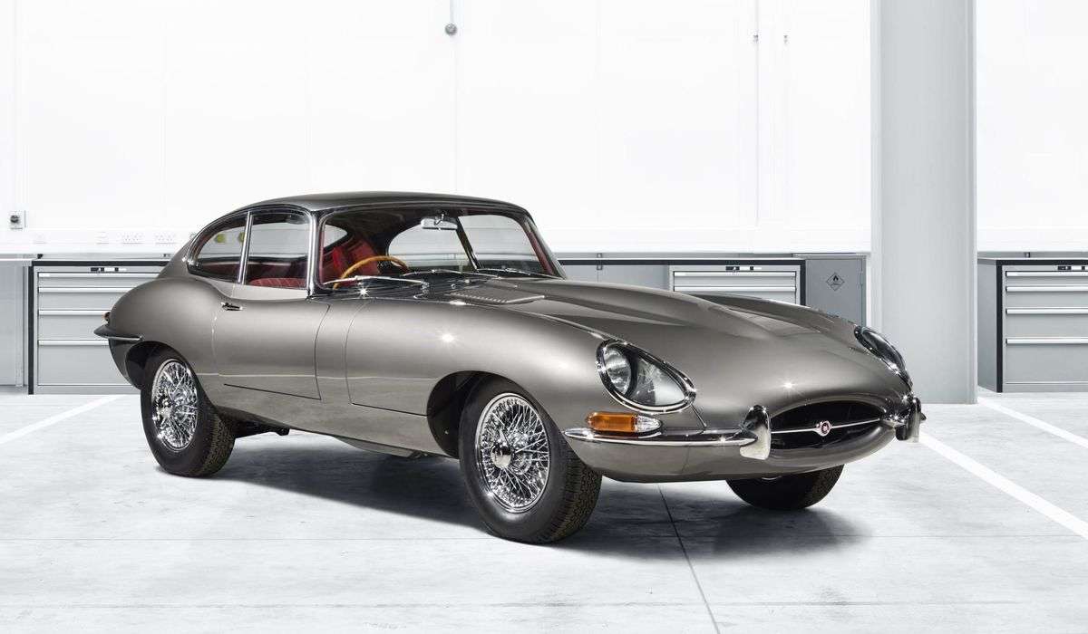 Jaguar Restorasi 10 E-Type ke Bentuk Aslinya Jaguar Restorasi 10 E-Type ke Bentuk Aslinya