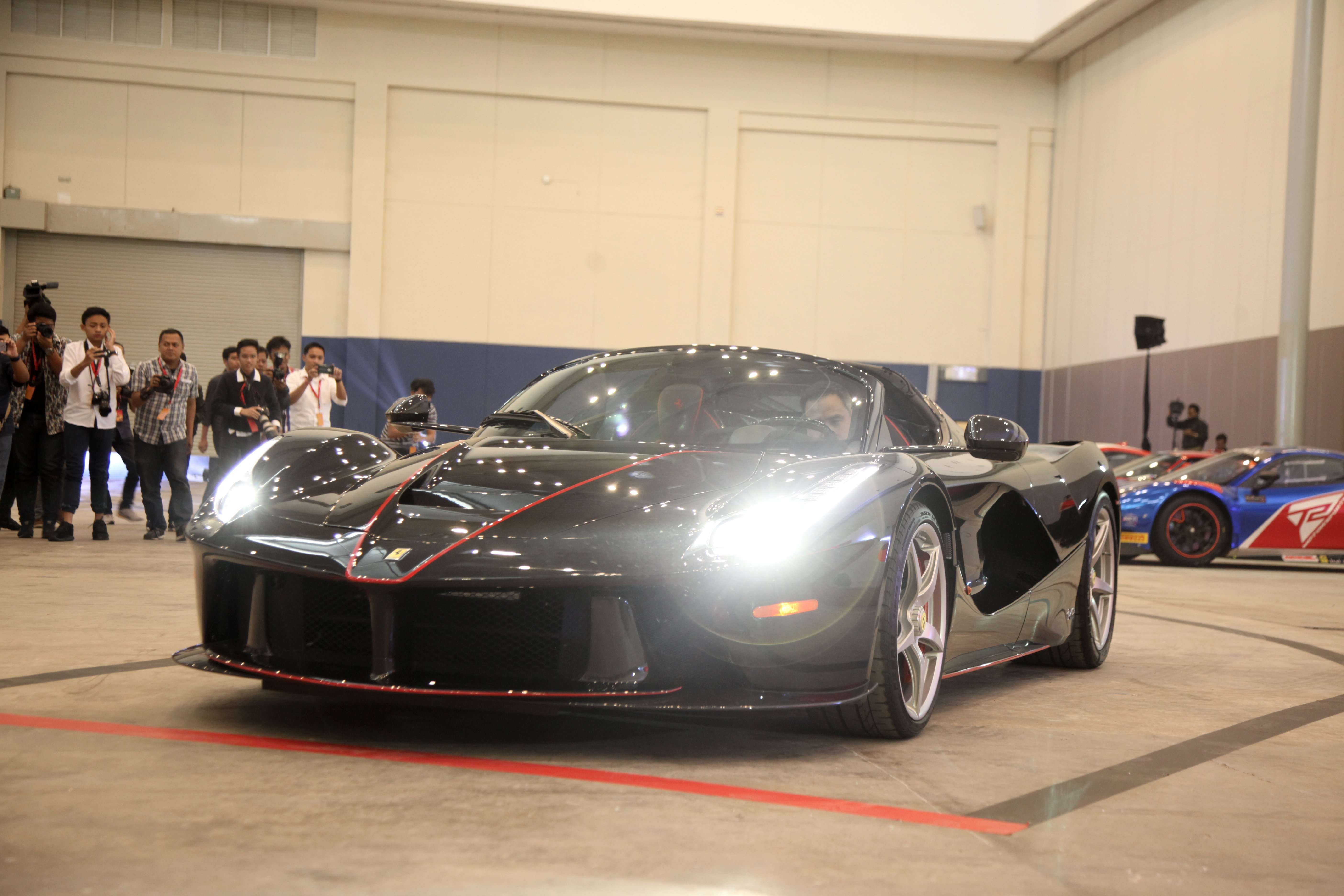 LaFerrari Aperta yang Cuma Diproduksi 209 Unit Hadir di Jakarta LaFerrari Aperta yang Cuma Diproduksi 209 Unit Hadir di Jakarta