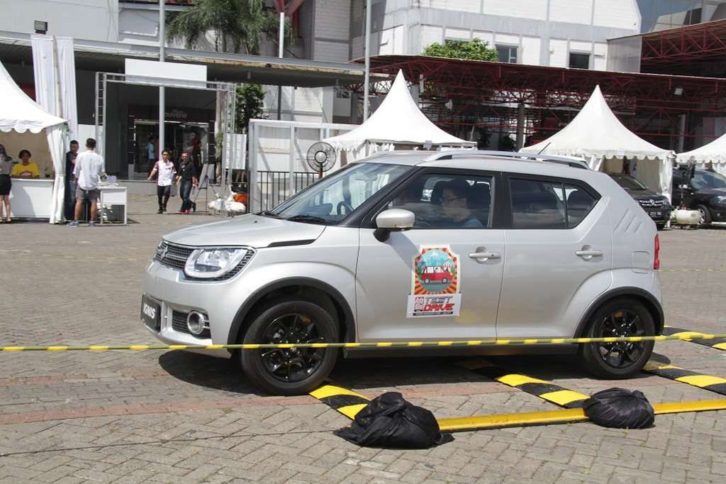 Merasakan Mobil dan Sepeda Motor Terbaru di Arena Test Drive Merasakan Mobil dan Sepeda Motor Terbaru di Arena Test Drive