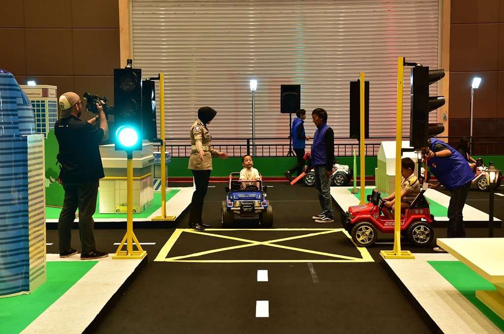 Bermain Sambil Belajar di IIMS Road Safety for Children Bermain Sambil Belajar di IIMS Road Safety for Children