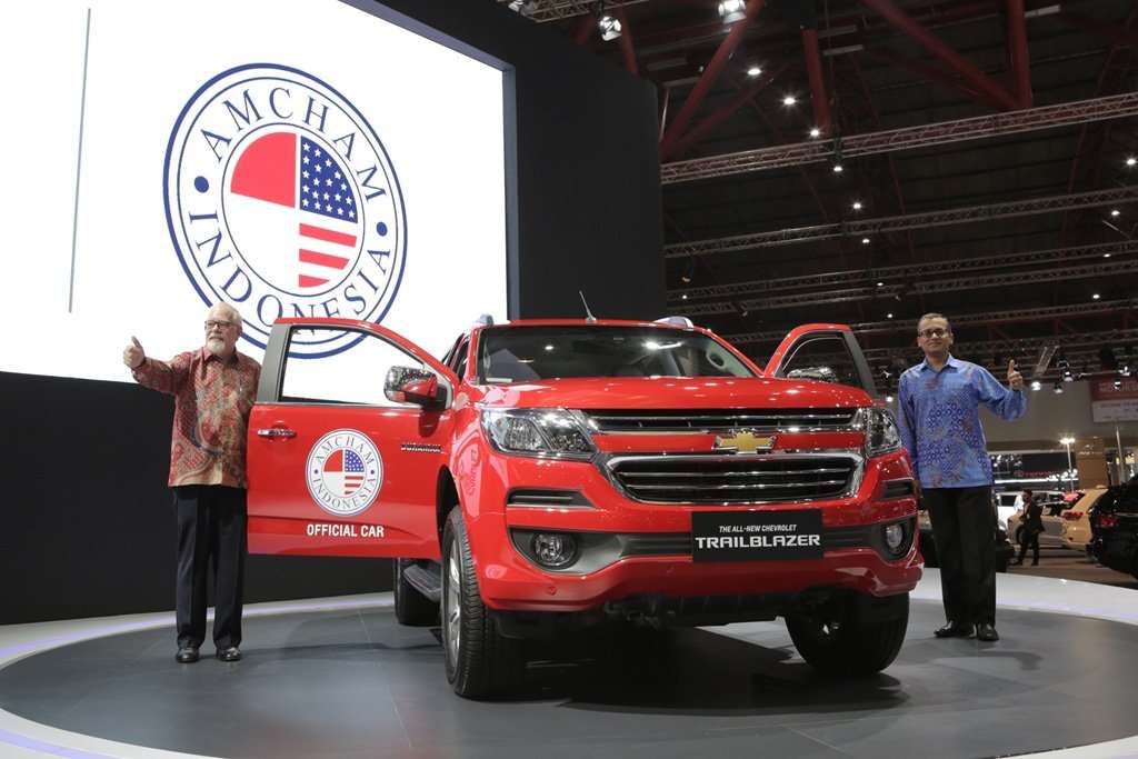 Chevrolet Serahkan The All-New Chevrolet Trailblazer untuk AmCham Chevrolet Serahkan The All-New Chevrolet Trailblazer untuk AmCham