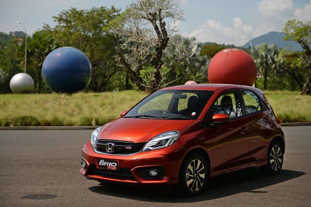 Duo Honda Brio dan Civic Hatchback Terbaik Dikelasnya Duo Honda Brio dan Civic Hatchback Terbaik Dikelasnya