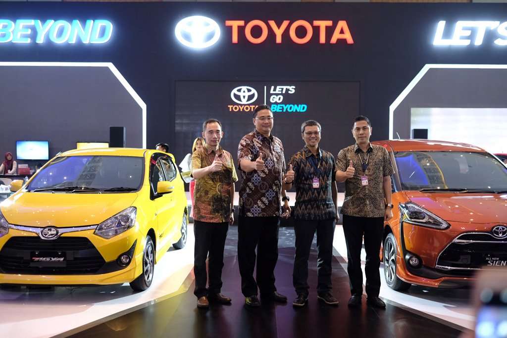 Toyota Boyong 8 Unit di GIIAS Makassar Auto Show 2017 Toyota Boyong 8 Unit di GIIAS Makassar Auto Show 2017