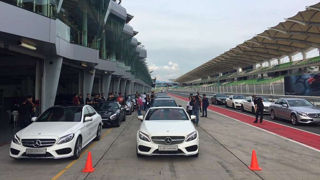 Merasakan Sensasi Mercedes-AMG di Sirkuit Sepang Merasakan Sensasi Mercedes-AMG di Sirkuit Sepang