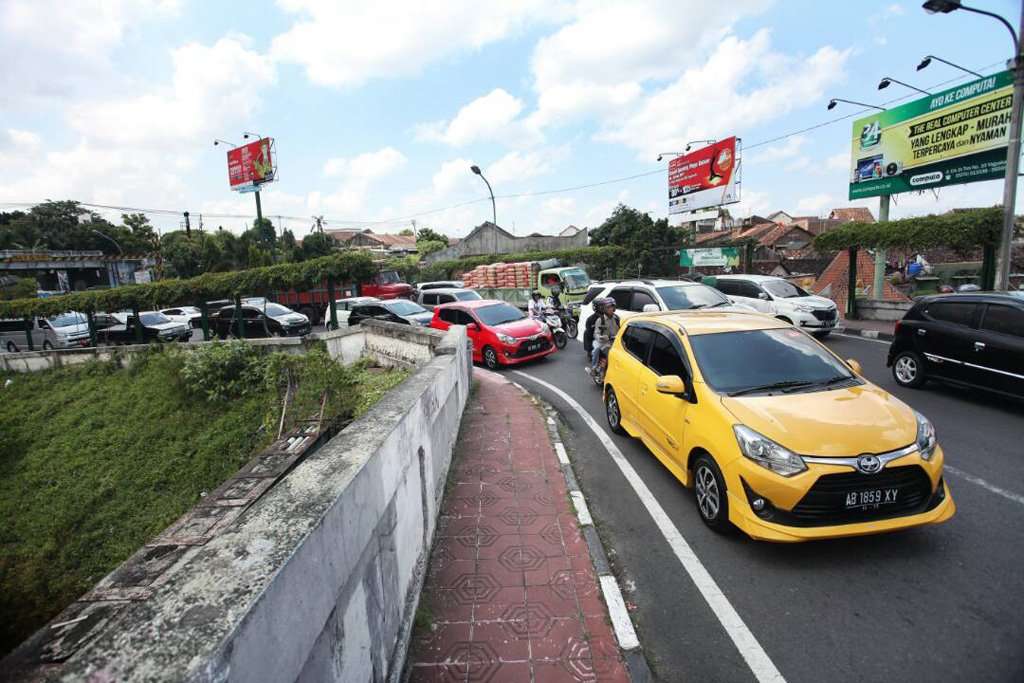 Tips Aman Mobil Manual Lewati Jalan Tanjakan Tips Aman Mobil Manual Lewati Jalan Tanjakan