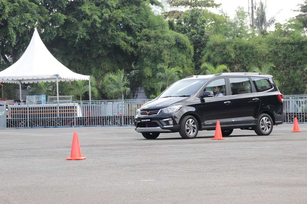 Penasaran Confero S, Booth Wuling di Jakarta Fair Kemayoran Banjir Pengunjung Penasaran Confero S, Booth Wuling di Jakarta Fair Kemayoran Banjir Pengunjung