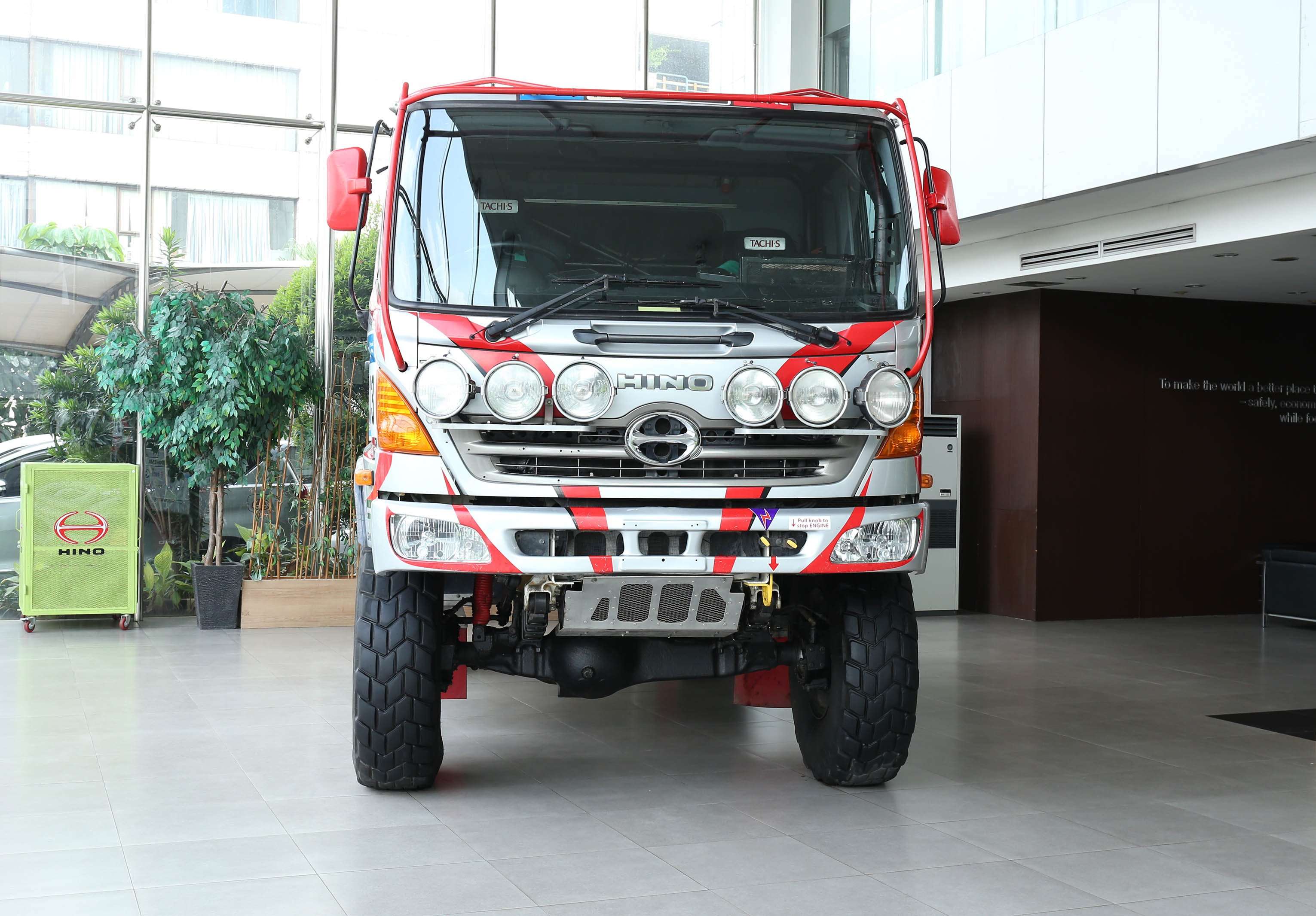 Kenalkan Ketangguhan, Hino Rally Dakar Mejeng di Indonesia Kenalkan Ketangguhan, Hino Rally Dakar Mejeng di Indonesia