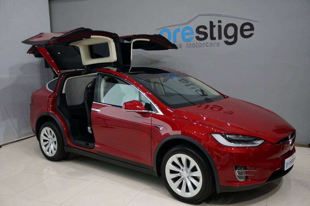 Apa Saja Fitur di dalam Tesla Model X? Apa Saja Fitur di dalam Tesla Model X?