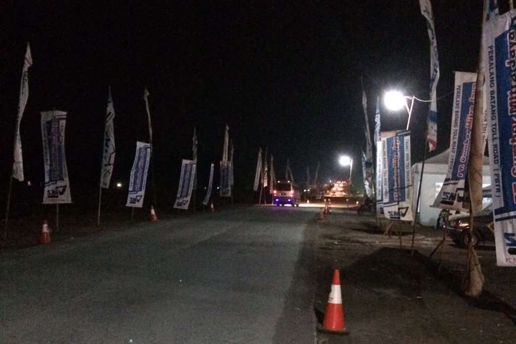 Arus Balik Menyusuri Tol Gringsing-Pejagan Malam Hari, Aman Arus Balik Menyusuri Tol Gringsing-Pejagan Malam Hari, Aman