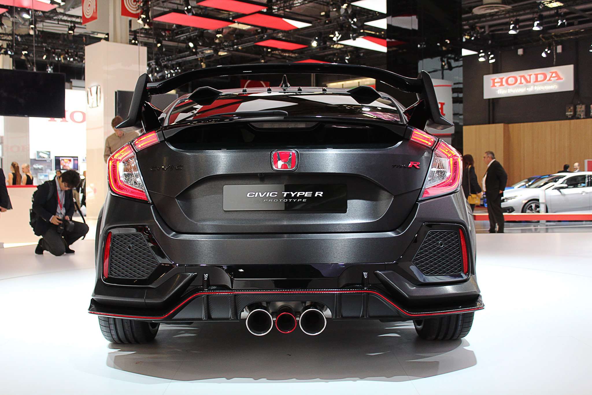 Ini Fungsi Tiga Lubang Knalpot Pada Honda Civic Type R Ini Fungsi Tiga Lubang Knalpot Pada Honda Civic Type R