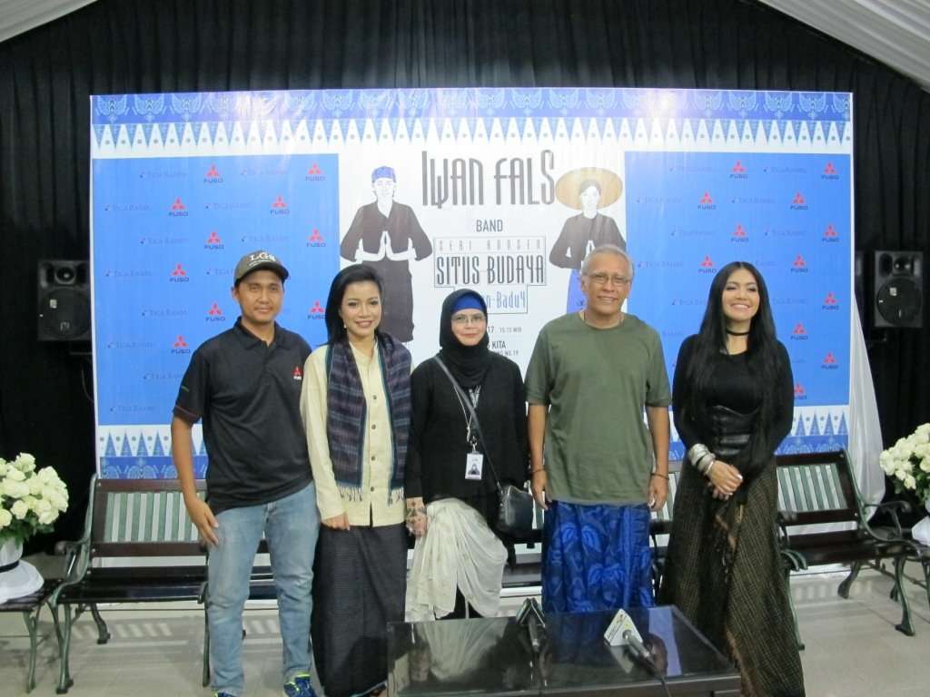 Mitsubishi Fuso dan Iwan Fals Angkat Budaya Baduy Banten Mitsubishi Fuso dan Iwan Fals Angkat Budaya Baduy Banten