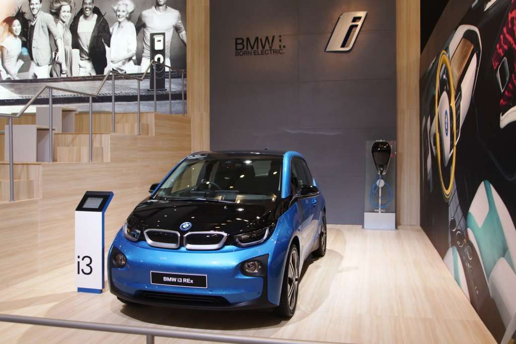 Dealer BMW Bakal Sediakan Tempat Cas-Casan Mobil Listrik Dealer BMW Bakal Sediakan Tempat Cas-Casan Mobil Listrik
