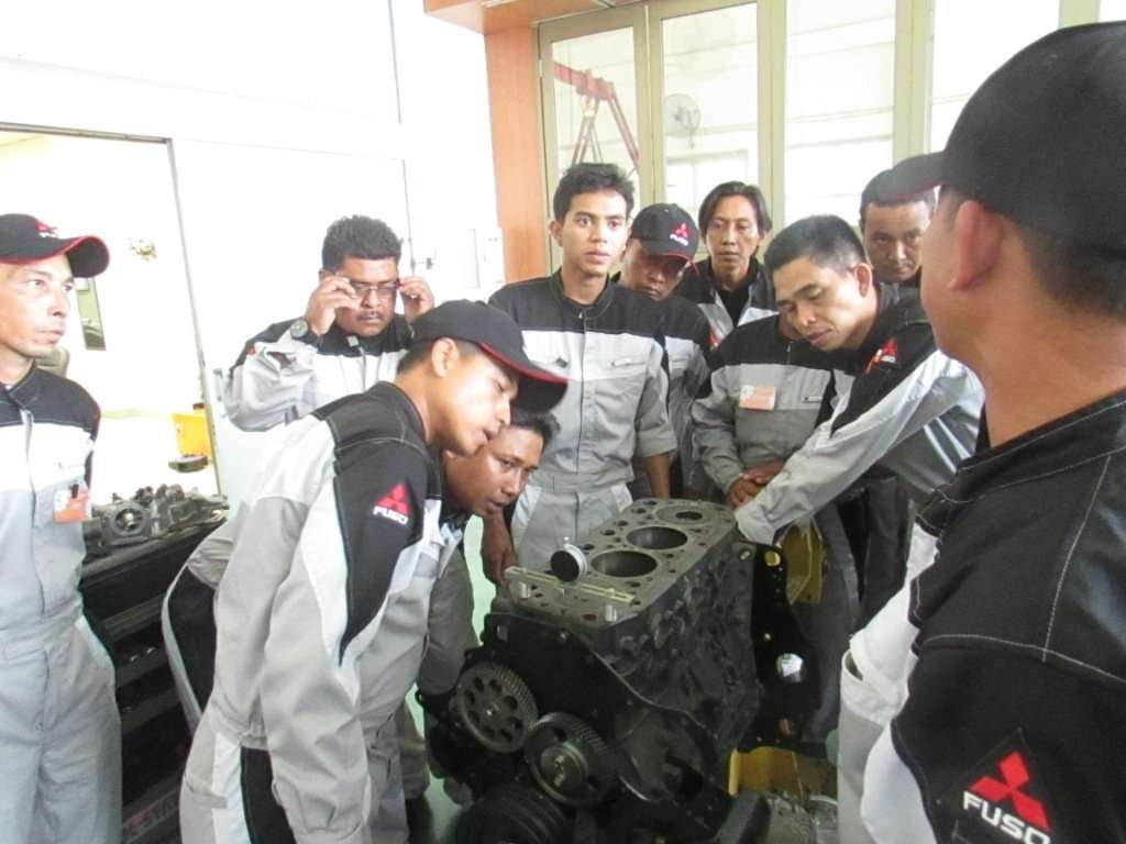 Fuso Berikan Pelatihan Bersertifikasi Kepada Mekanik Fleet Fuso Berikan Pelatihan Bersertifikasi Kepada Mekanik Fleet