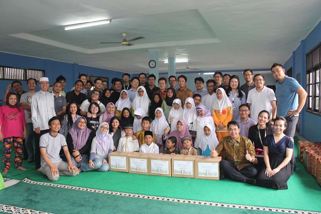 Hankook Tire Indonesia Berbagi Santunan kepada Yatim Piatu Hankook Tire Indonesia Berbagi Santunan kepada Yatim Piatu