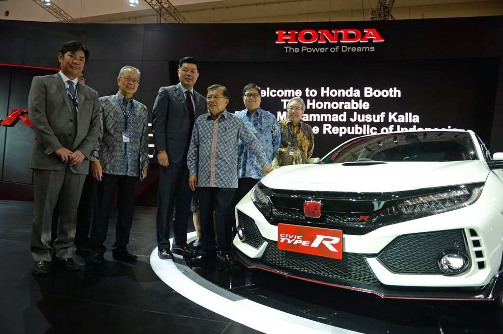 Boyong 28 Unit Display, Honda Angkat Tema Born to Race di GIIAS 2017 Boyong 28 Unit Display, Honda Angkat Tema Born to Race di GIIAS 2017