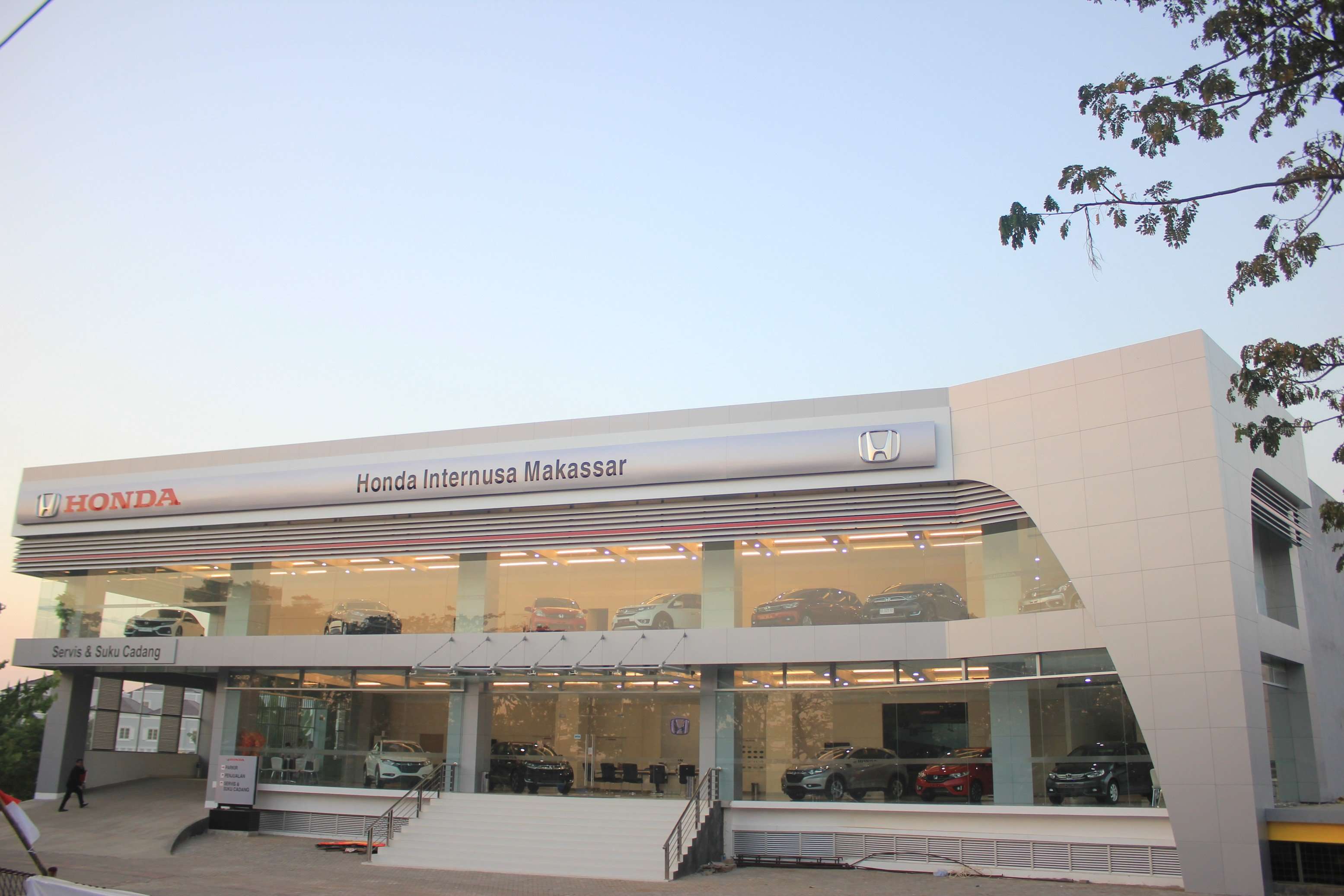 Honda Resmikan Dealer Kelima di Makassar Honda Resmikan Dealer Kelima di Makassar