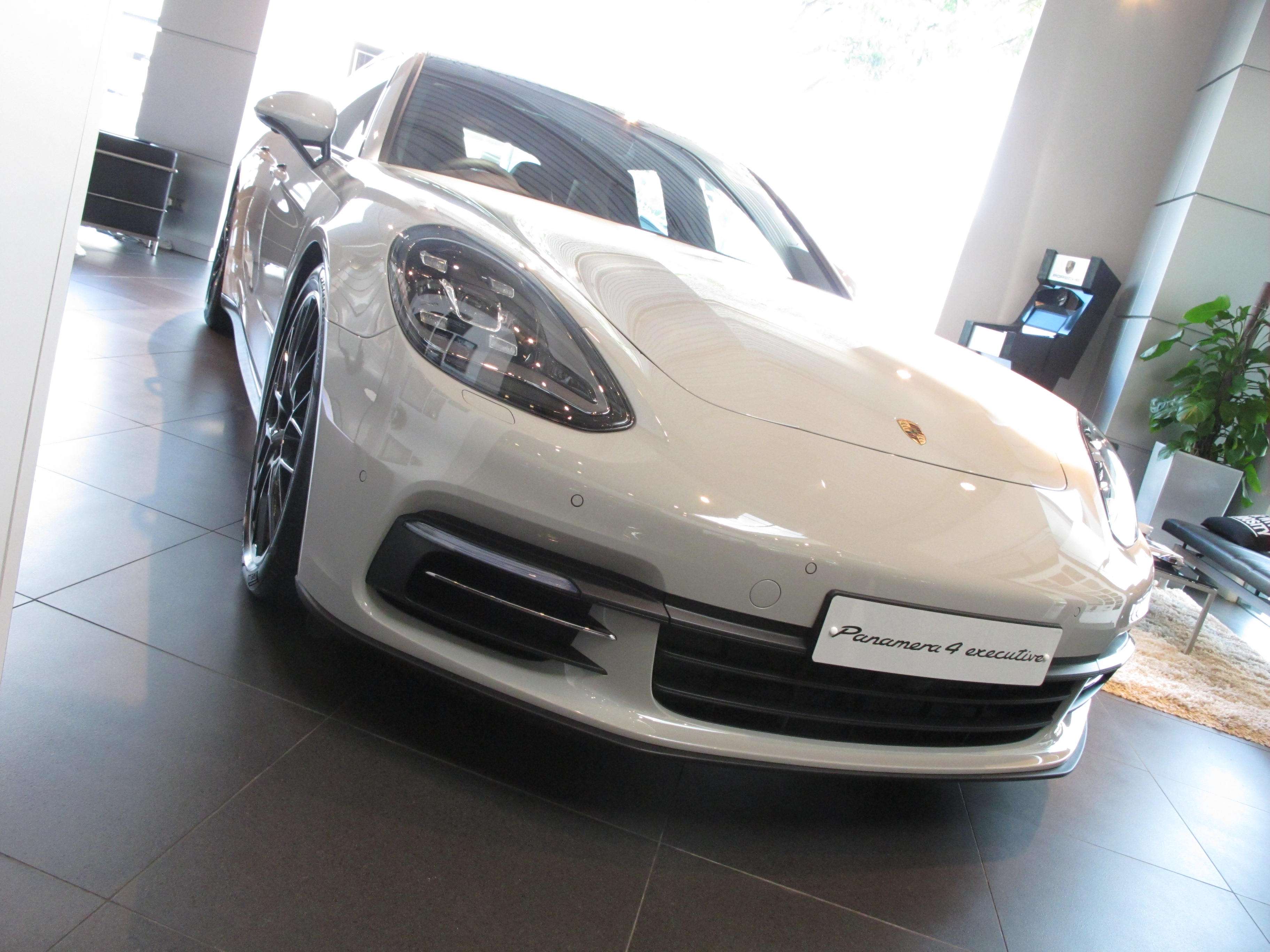 Porsche Panamera Executive Akan Hadir Di Indonesia Porsche Panamera Executive Akan Hadir Di Indonesia
