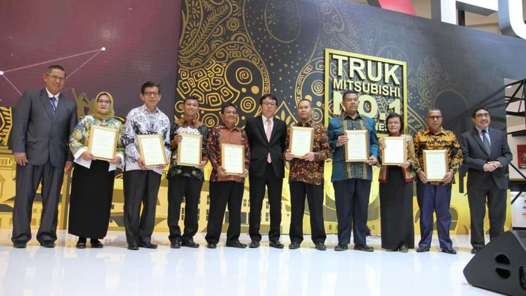 Dukung Pendidikan, Fuso Donasikan Colt Diesel ke 8 SMK Dukung Pendidikan, Fuso Donasikan Colt Diesel ke 8 SMK