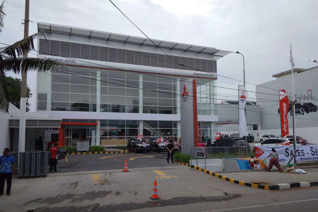 Perkuat Posisi, Mitsubishi Resmikan Diler Kendaraan Penumpang ke-92 Perkuat Posisi, Mitsubishi Resmikan Diler Kendaraan Penumpang ke-92