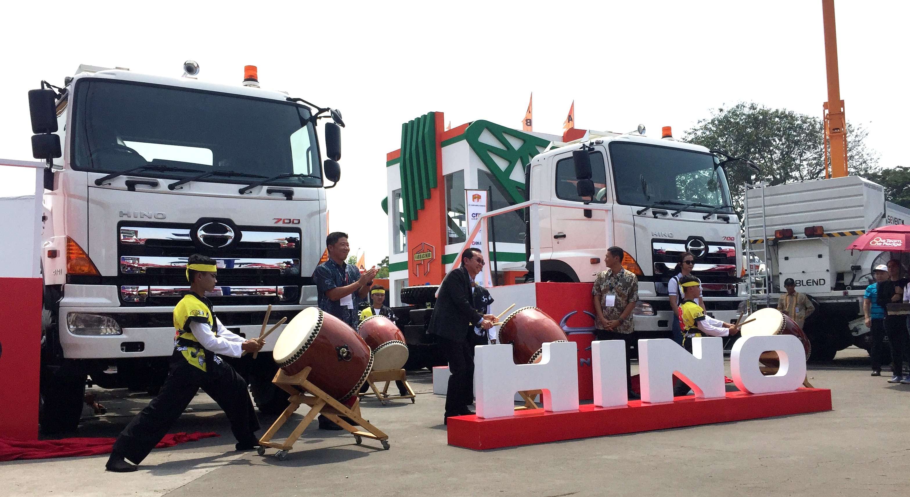 Hino Luncurkan Varian Truk Tambang Bertransmisi Otomatis Hino Luncurkan Varian Truk Tambang Bertransmisi Otomatis