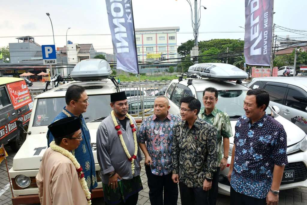 Toyota Kijang dan Veloz Sukses Jelajahi 3 Negara Sejauh 3.000 Km Toyota Kijang dan Veloz Sukses Jelajahi 3 Negara Sejauh 3.000 Km