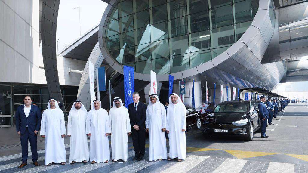 Wuih, Tesla S dan X Jadi Taksi di Dubai Wuih, Tesla S dan X Jadi Taksi di Dubai