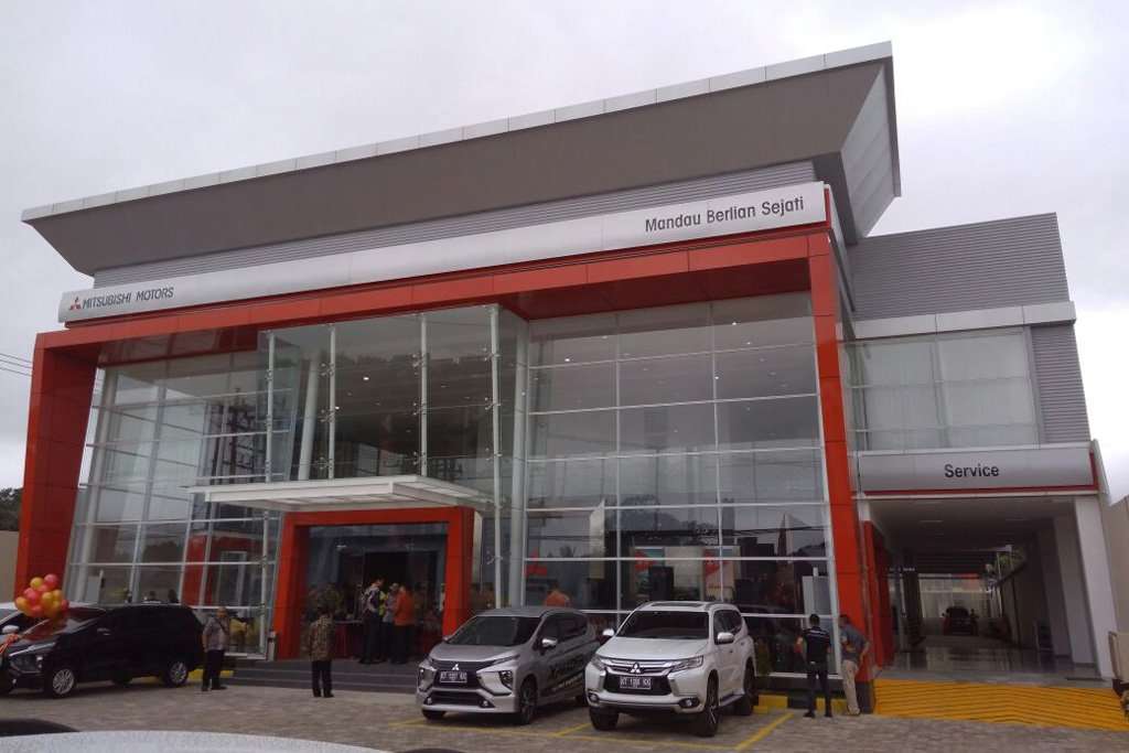 Geber Penjualan, Mitsubishi Motors Buka 2 Dealer Baru di Kalimantan Timur Geber Penjualan, Mitsubishi Motors Buka 2 Dealer Baru di Kalimantan Timur