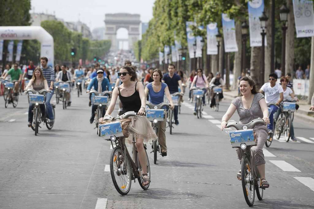 Paris Bebas Mobil Diesel pada 2024 dan Bensin pada 2030 Paris