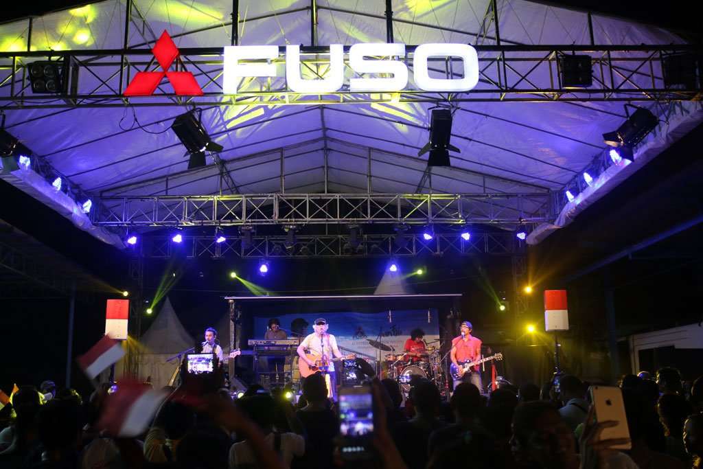 Mitsubishi Fuso dan Iwan Falas Buka Roadshow 10 Kota di Bali Mitsubishi Fuso dan Iwan Falas Buka Roadshow 10 Kota di Bali