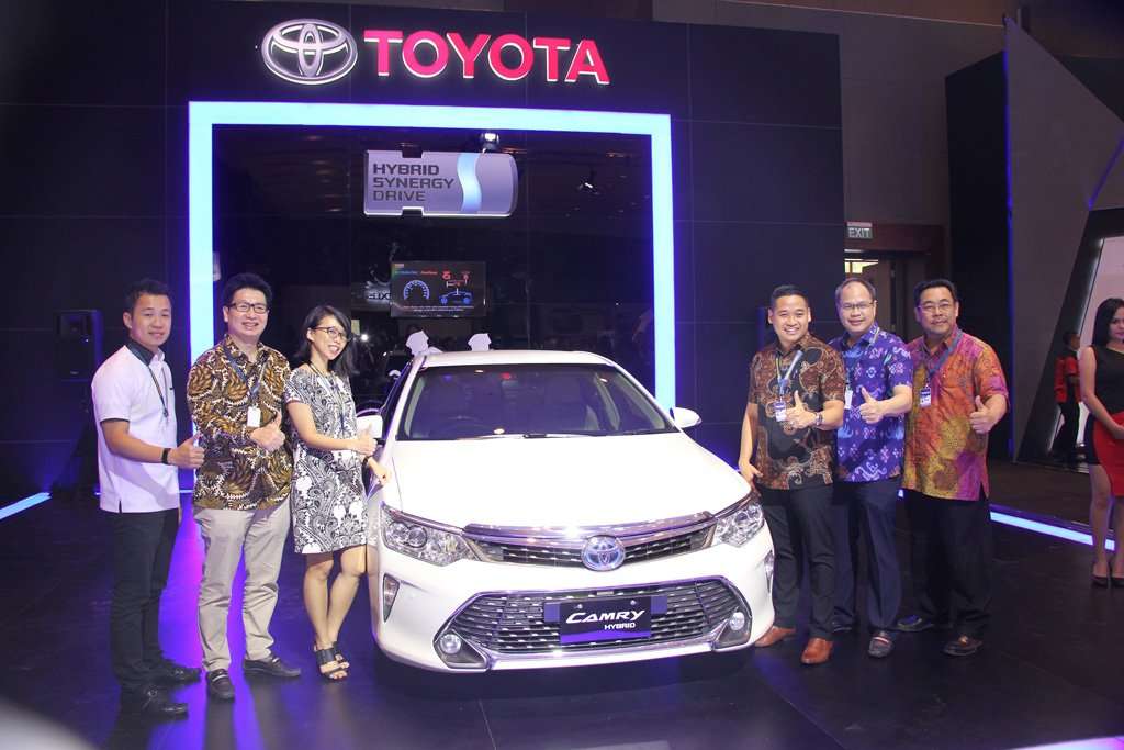Toyota Pamer Teknologi Hybrid di GIIAS Medan 2017 Toyota Pamer Teknologi Hybrid di GIIAS Medan 2017
