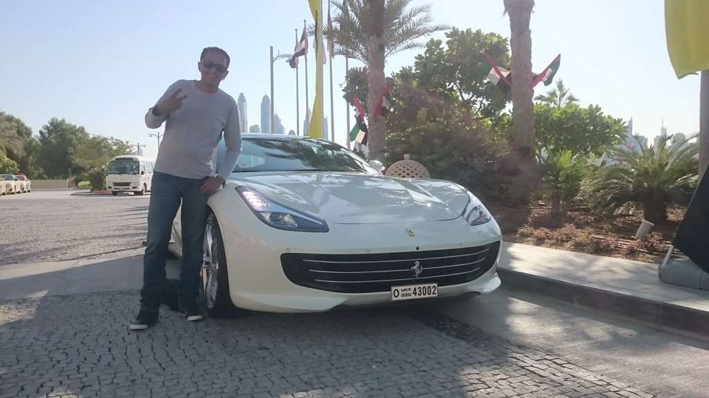 Menikmati Sensasi Ferrari GTC4Lusso di Dubai Menikmati Sensasi Ferrari GTC4Lusso di Dubai