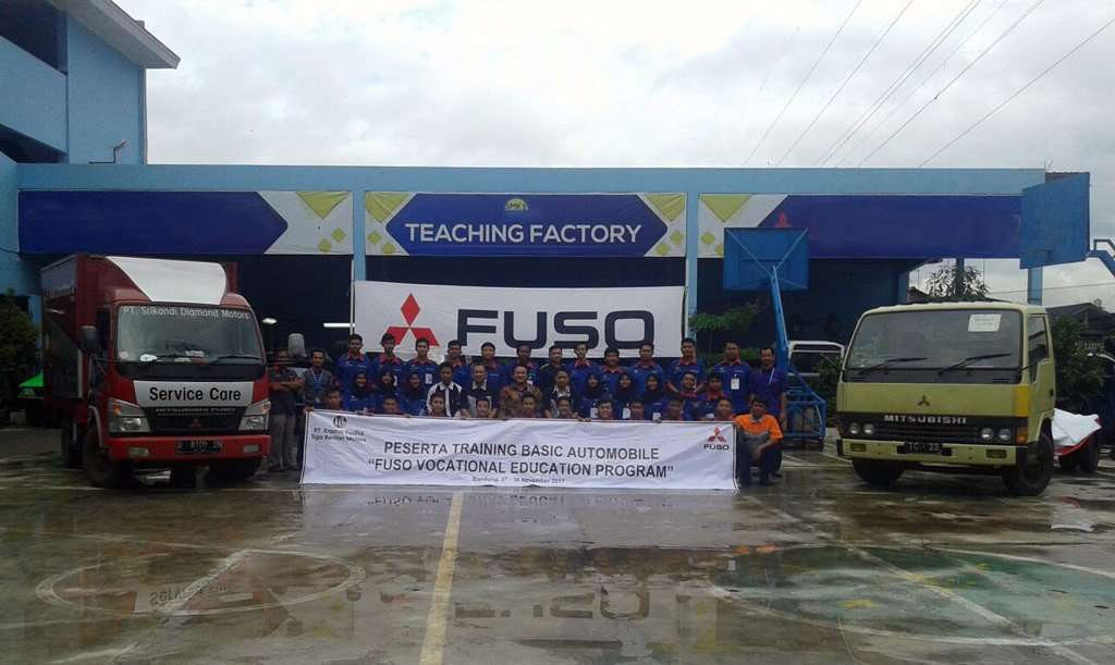 KTB Fuso Training Guru dan Siswa SMK KTB Fuso Training Guru dan Siswa SMK