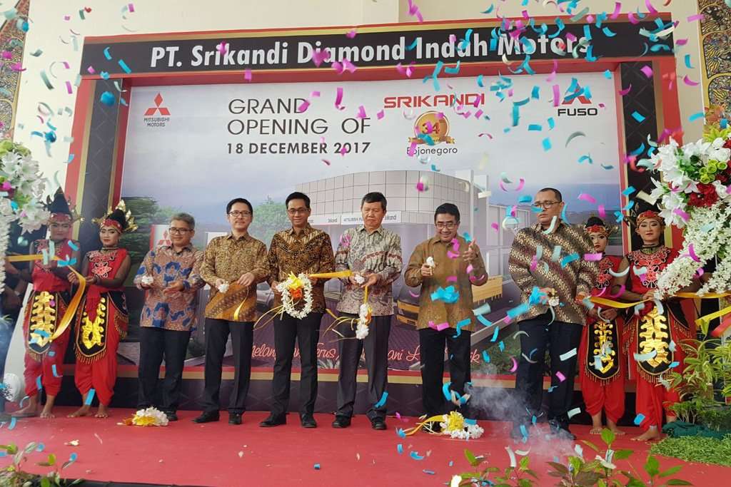 Bidik Kuasai 46% Pangsa Pasar, Mitsubishi FUSO Buka Diler di Bojonegoro Bidik Kuasai 46% Pangsa Pasar, Mitsubishi FUSO Buka Diler di Bojonegoro
