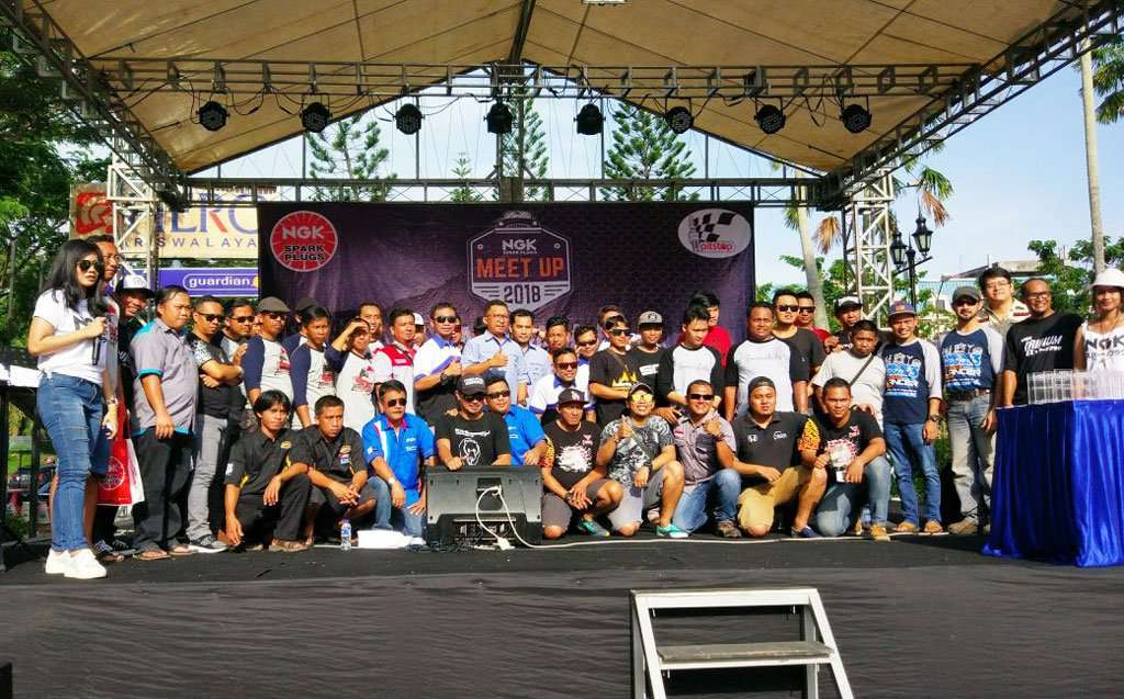 Kumpul Bareng NGK Bersama Komunitas Mobil Balikpapan Kumpul Bareng NGK Bersama Komunitas Mobil Balikpapan