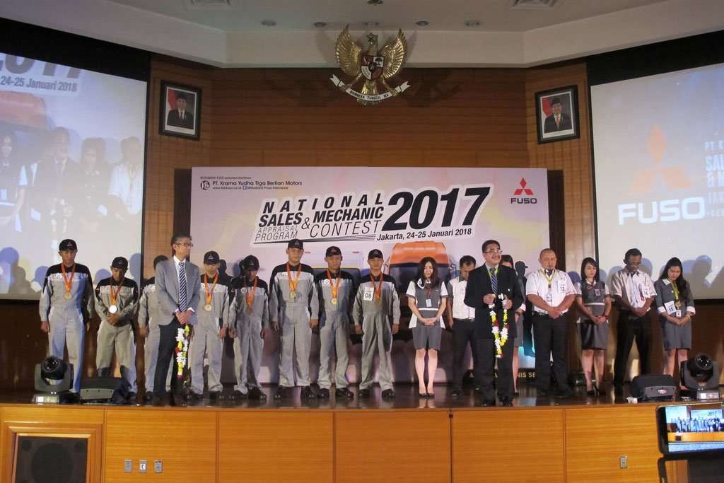 Ini Tenaga Penjual dan Mekanik Terbaik Mitsubishi FUSO 2017 Ini Tenaga Penjual dan Mekanik Terbaik Mitsubishi FUSO 2017