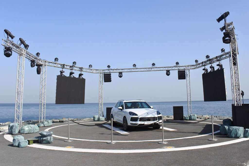 Ini Porsche Cayenne Teranyar yang Dicoba Carvaganza di Dubai Ini Porsche Cayenne Teranyar yang Dicoba Carvaganza di Dubai