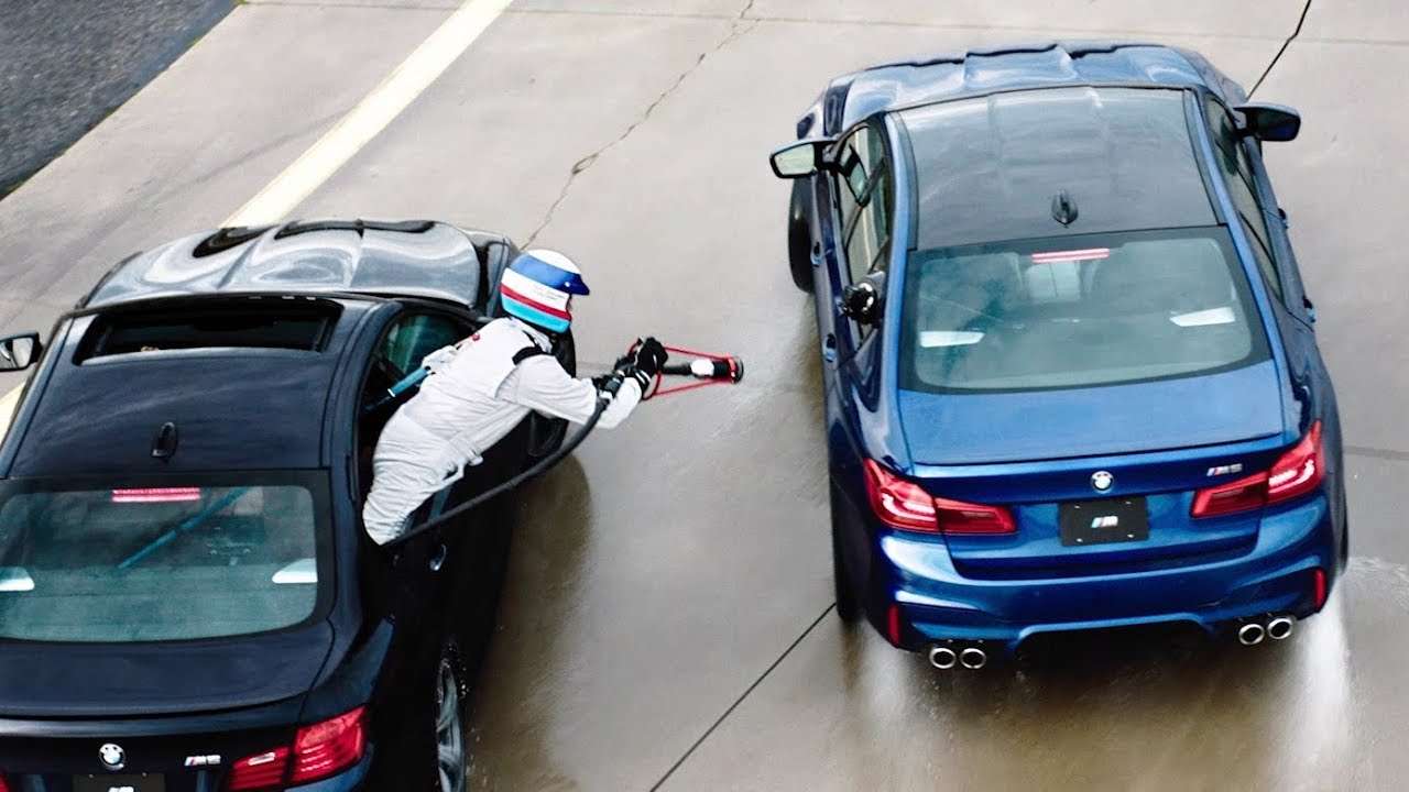 VIDEO: BMW M5 Ini Melakukan Drift 82 Km VIDEO: BMW M5 Ini Melakukan Drift 82 Km