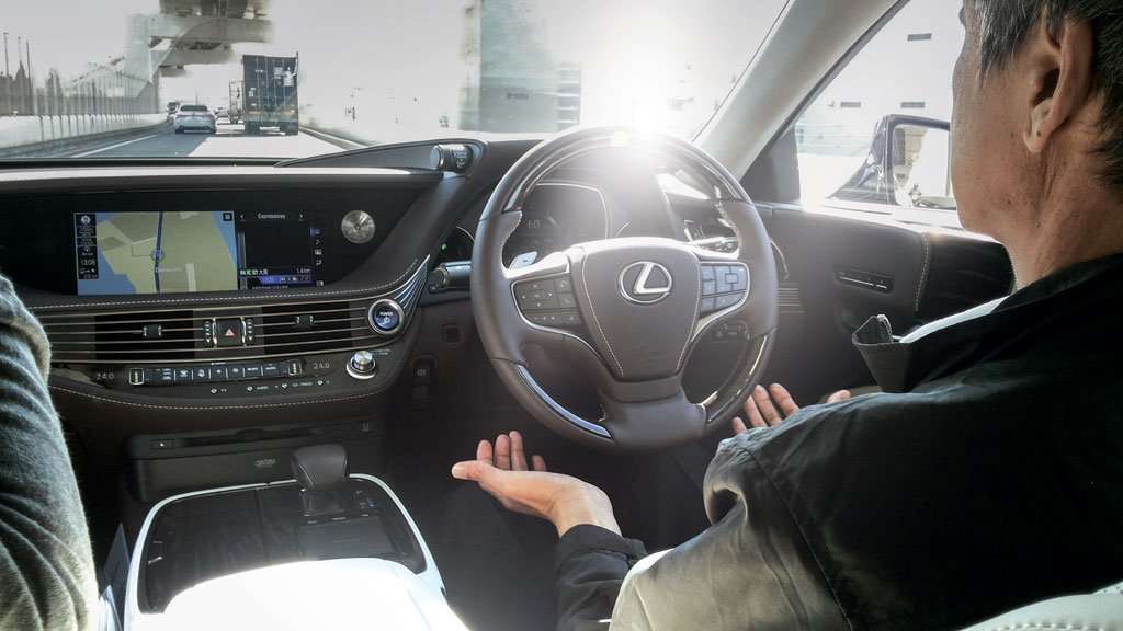 Mencoba Sensasi Fitur-Fitur Otonom Lexus LS 500h Mencoba Sensasi Fitur-Fitur Otonom Lexus LS 500h
