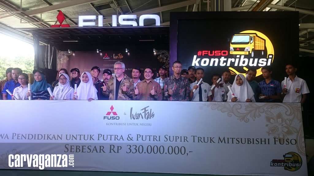 Roadshow Mitsubishi Fuso dan Iwan Fals Hasilkan 11 Beasiswa Bagi Anak Supir Truk Roadshow Mitsubishi Fuso dan Iwan Fals Hasilkan 11 Beasiswa Bagi Anak Supir Truk