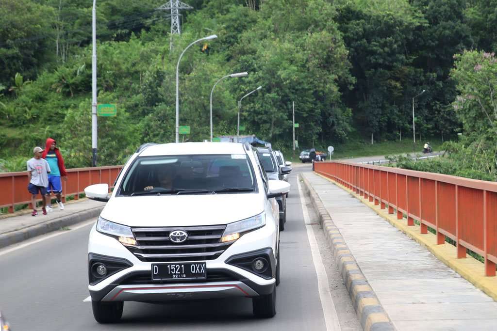 Menguji Resep Baru Toyota All New Rush dari Purwakarta-Bandung Menguji Resep Baru Toyota All New Rush dari Purwakarta-Bandung