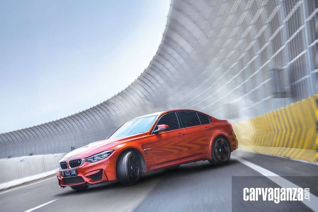 Driving BMW M3, The Power of M3 Driving BMW M3, The Power of M3